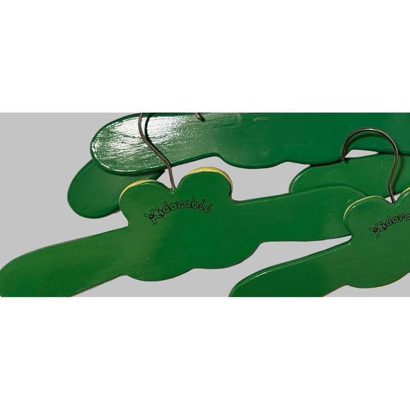 Kidorable Frog Shaped Wooden Kids Hangers Set of 7 - Picture 3 of 6